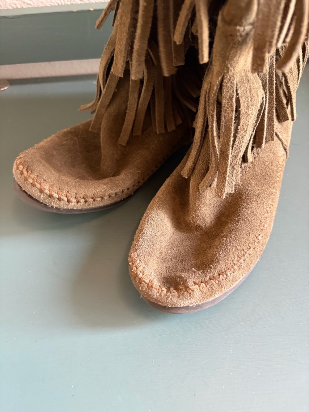 Minnetonka 3 Layer Fringe Moccasin Boots - Picture 5 of 7